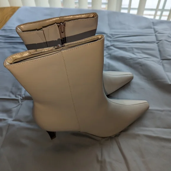 Ladies dressy ankle boots. - Picture 7 of 10